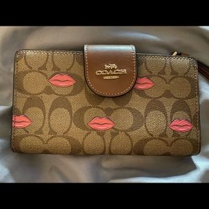 Coach Wallet w/Lips design